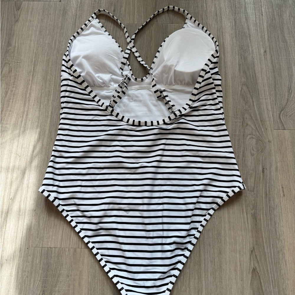 NWT Cupshe Black and White Striped One-Piece Swimsuit - Picture 4 of 5